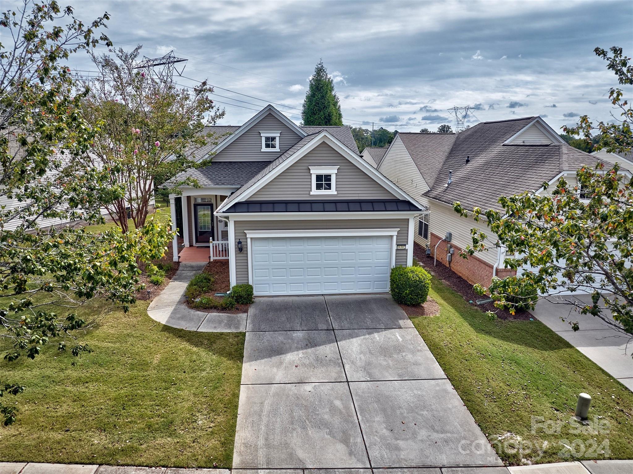 16302 Raven Crest Drive Property Photo 2