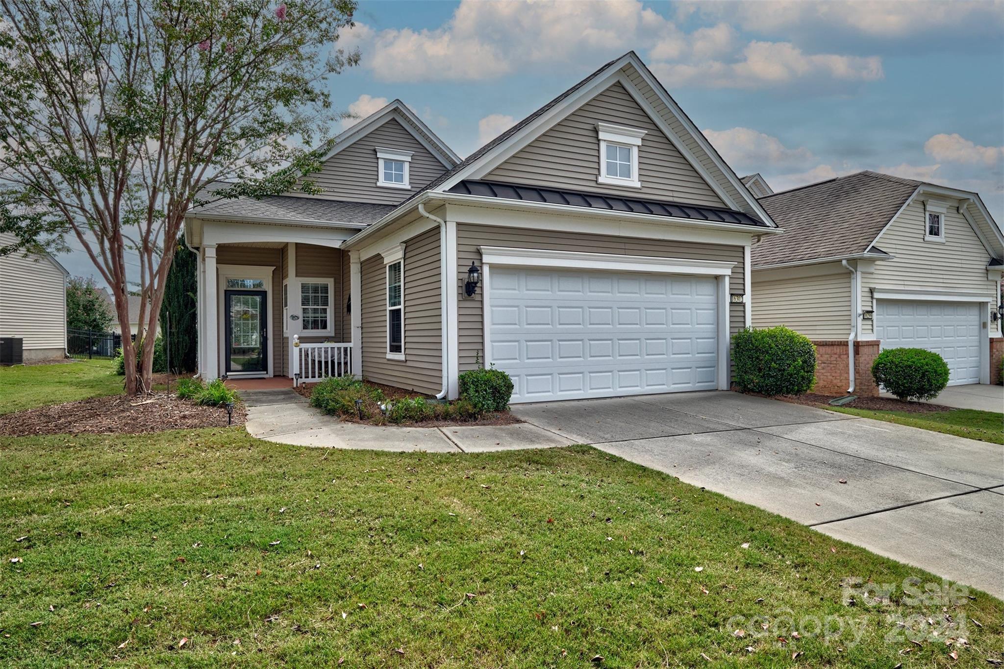 16302 Raven Crest Drive Property Photo 3