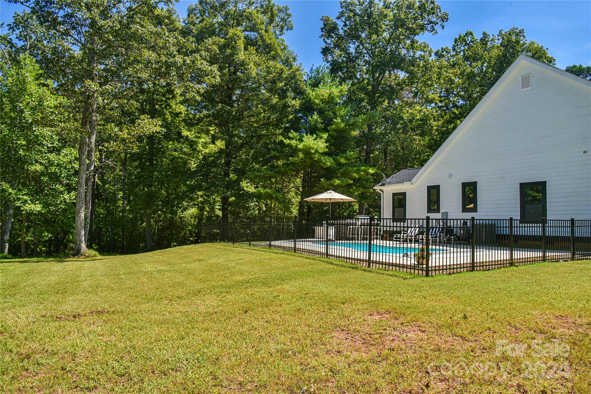 658 E Lawing Drive Property Photo 4
