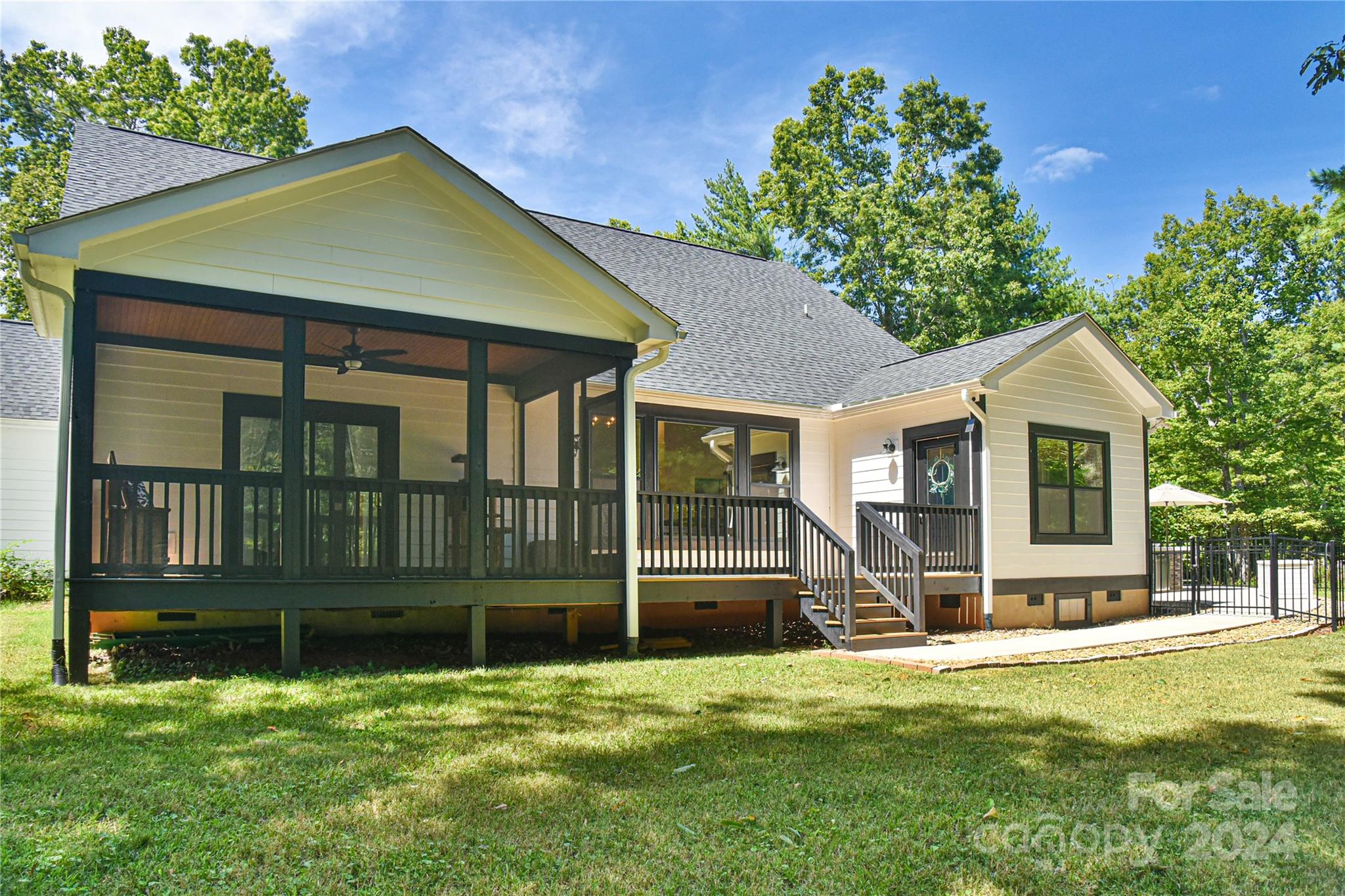 658 E Lawing Drive Property Photo 7
