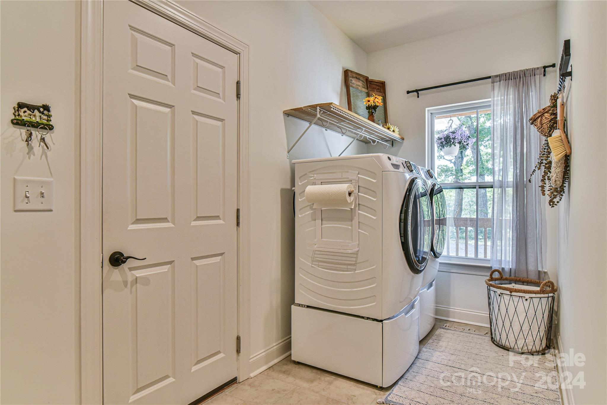 658 E Lawing Drive Property Photo 32