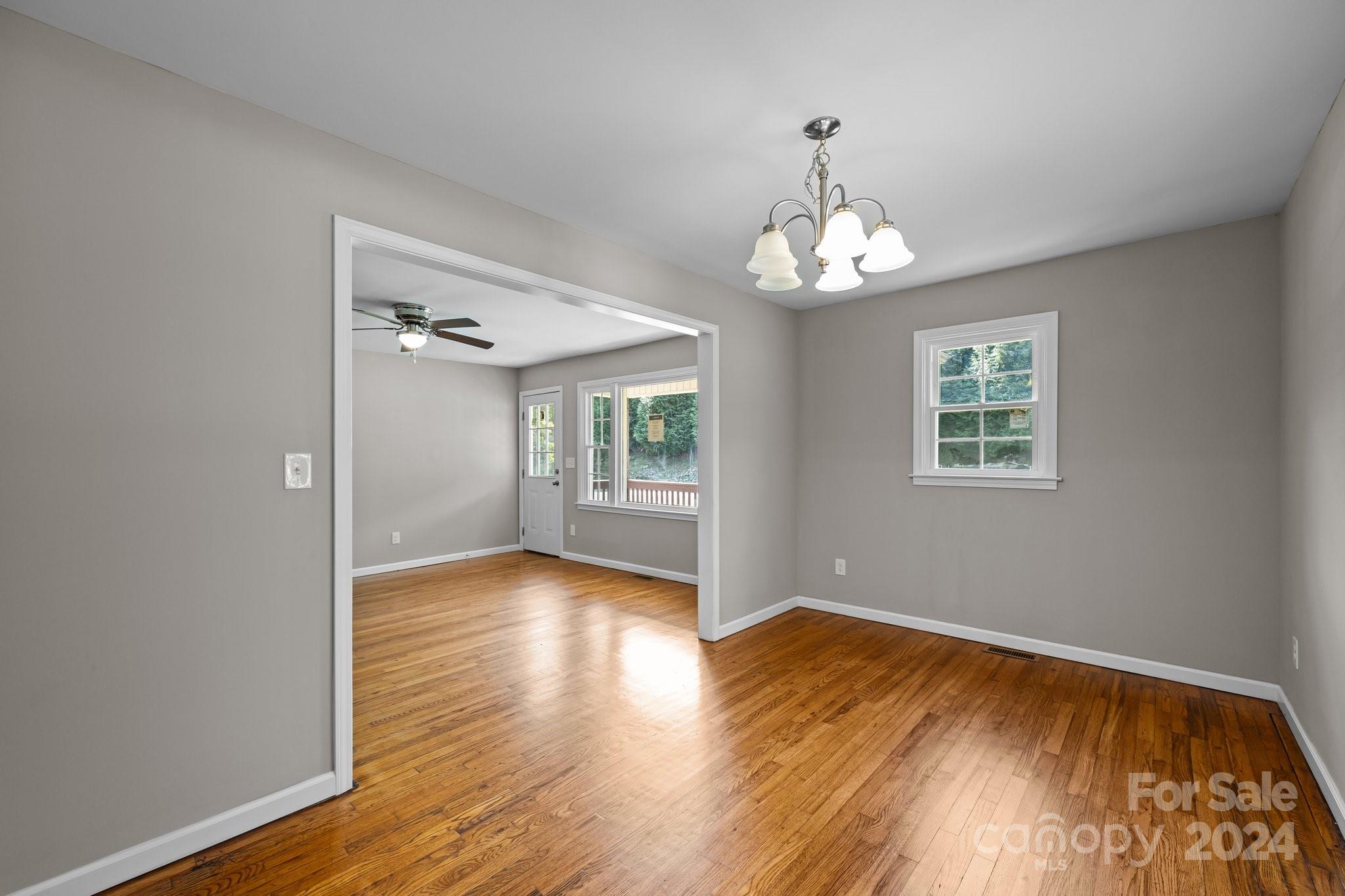 31 Raleigh Lane Property Photo 6