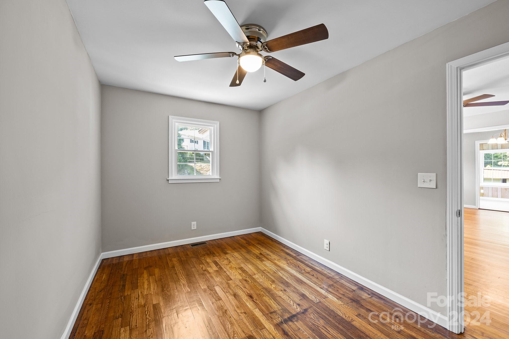 31 Raleigh Lane Property Photo 24