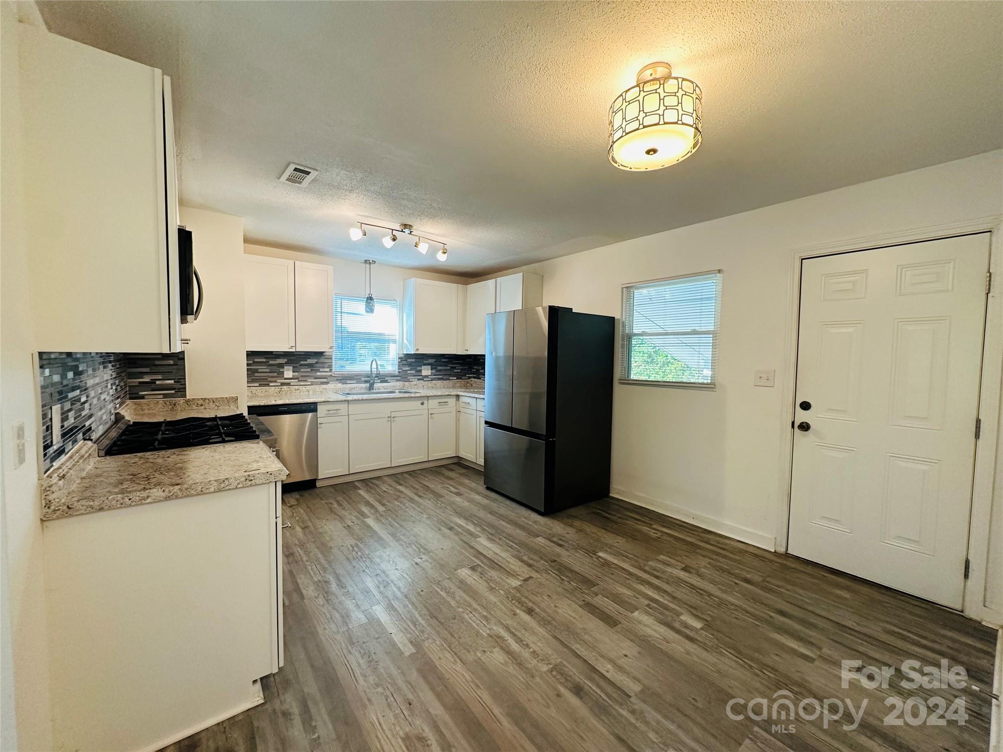 517 Green Street Property Photo 9