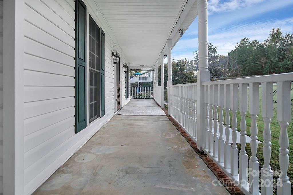 210 Harbor Point Drive Property Photo 4