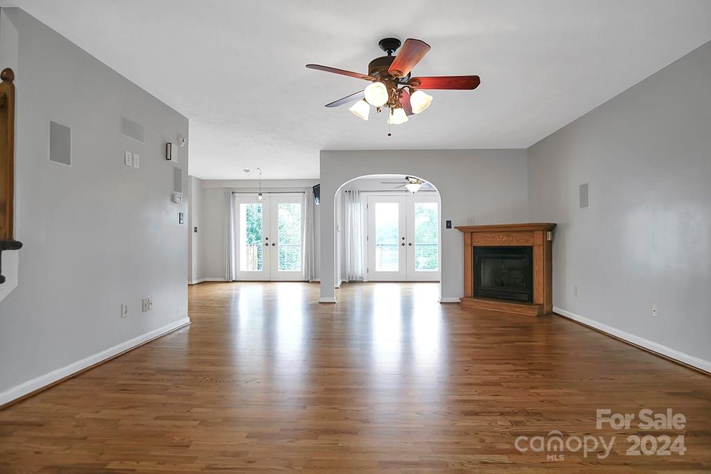 210 Harbor Point Drive Property Photo 5