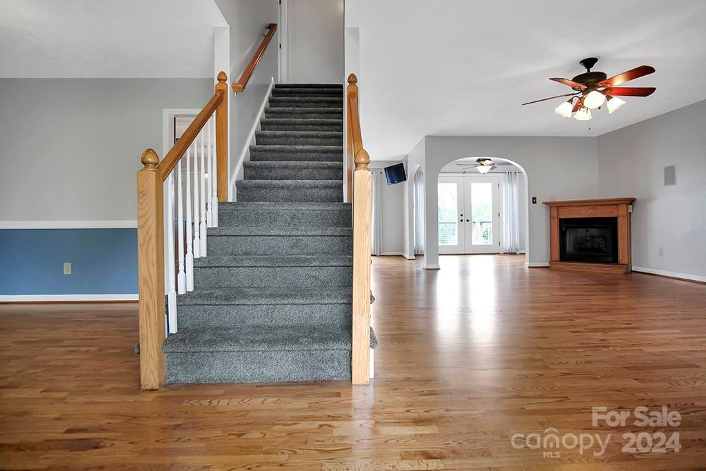 210 Harbor Point Drive Property Photo 8