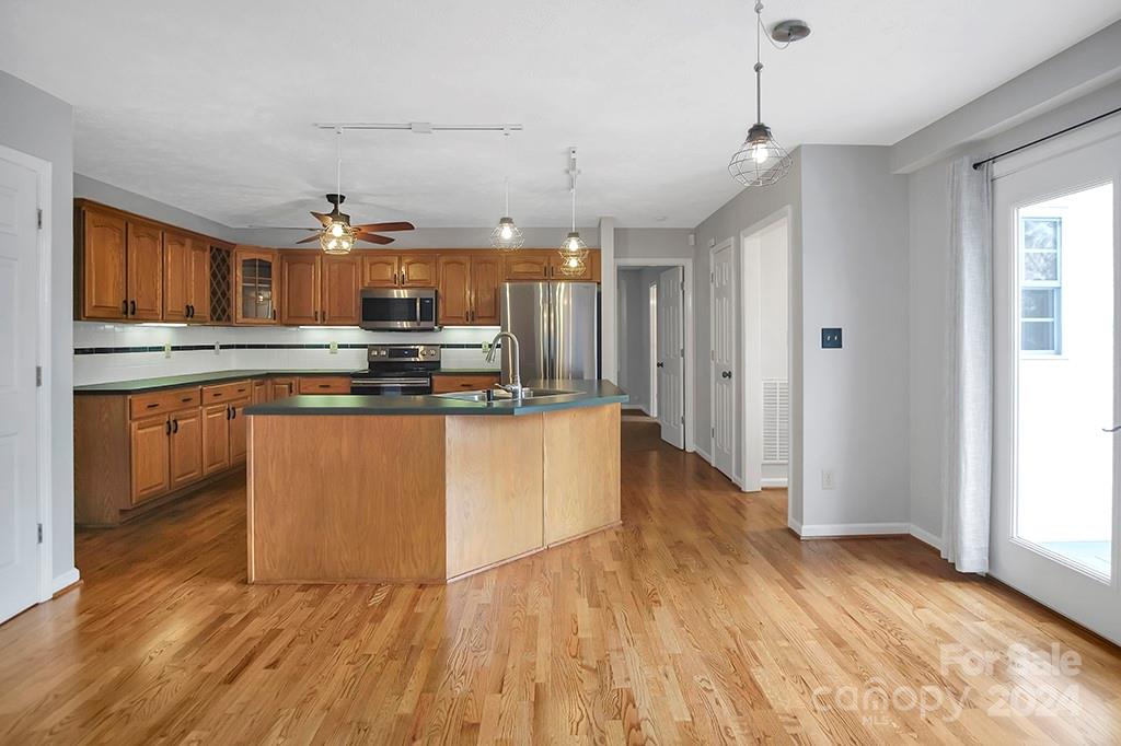 210 Harbor Point Drive Property Photo 11