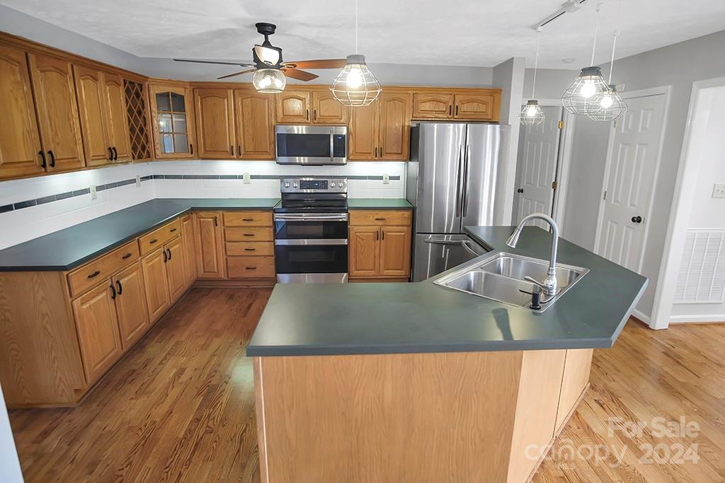 210 Harbor Point Drive Property Photo 13