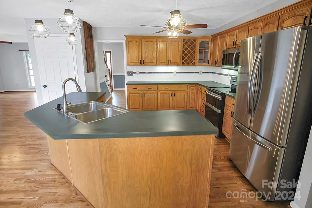 210 Harbor Point Drive Property Photo 14