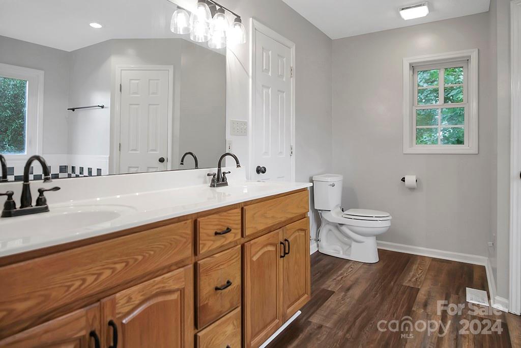 210 Harbor Point Drive Property Photo 19