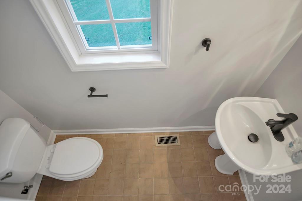 210 Harbor Point Drive Property Photo 20