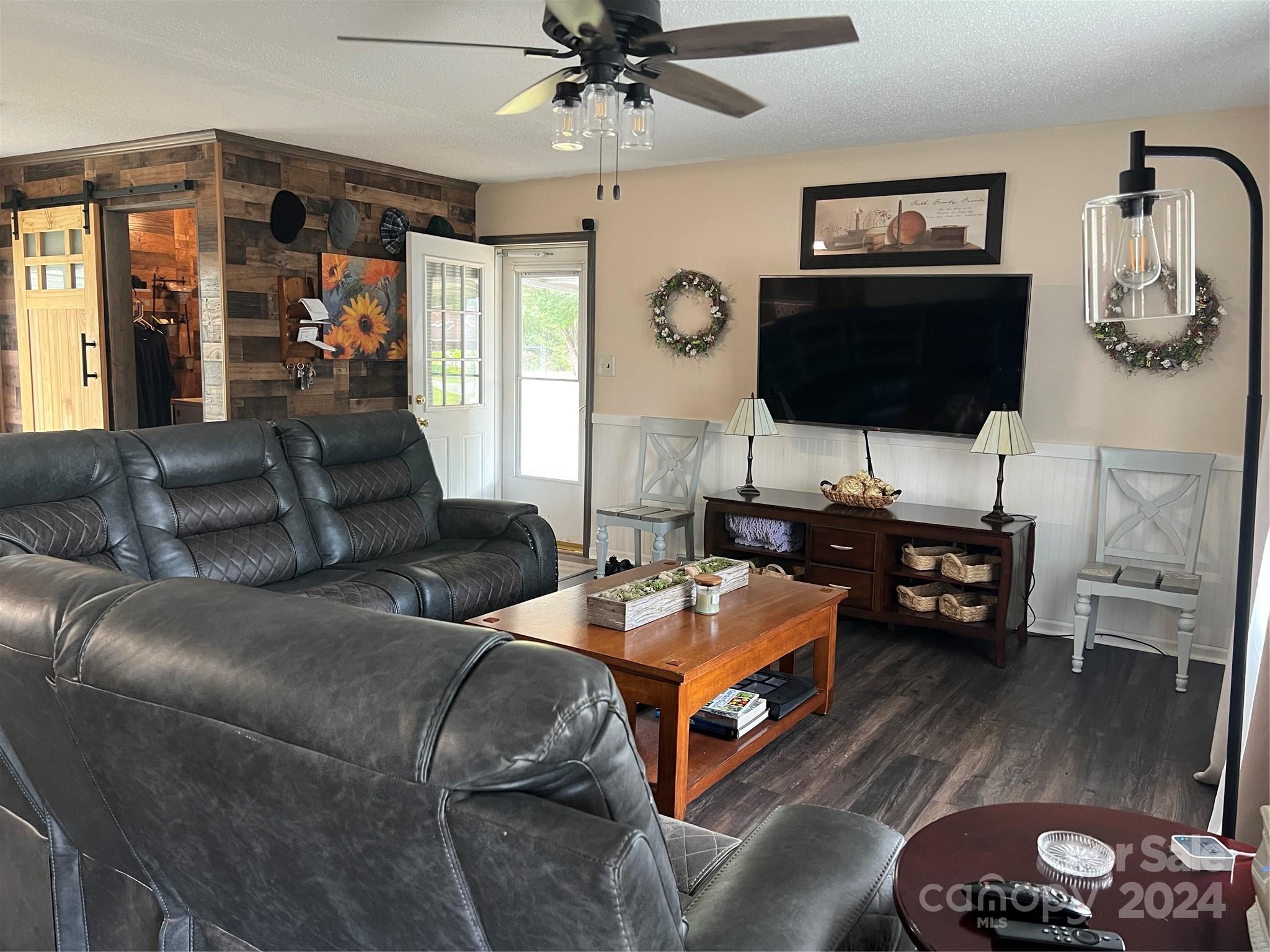 4040 Angus Drive Property Photo 4