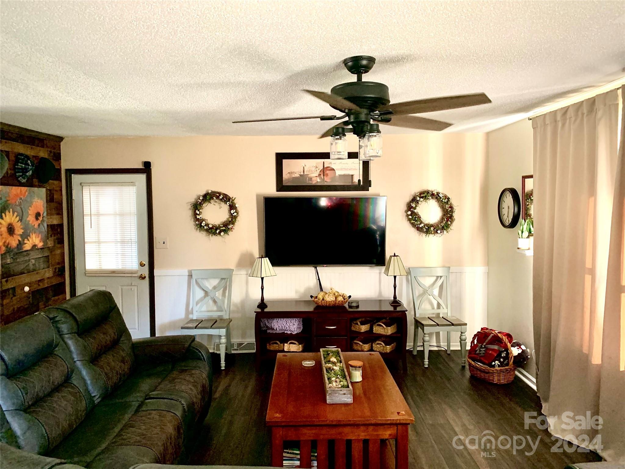 4040 Angus Drive Property Photo 5