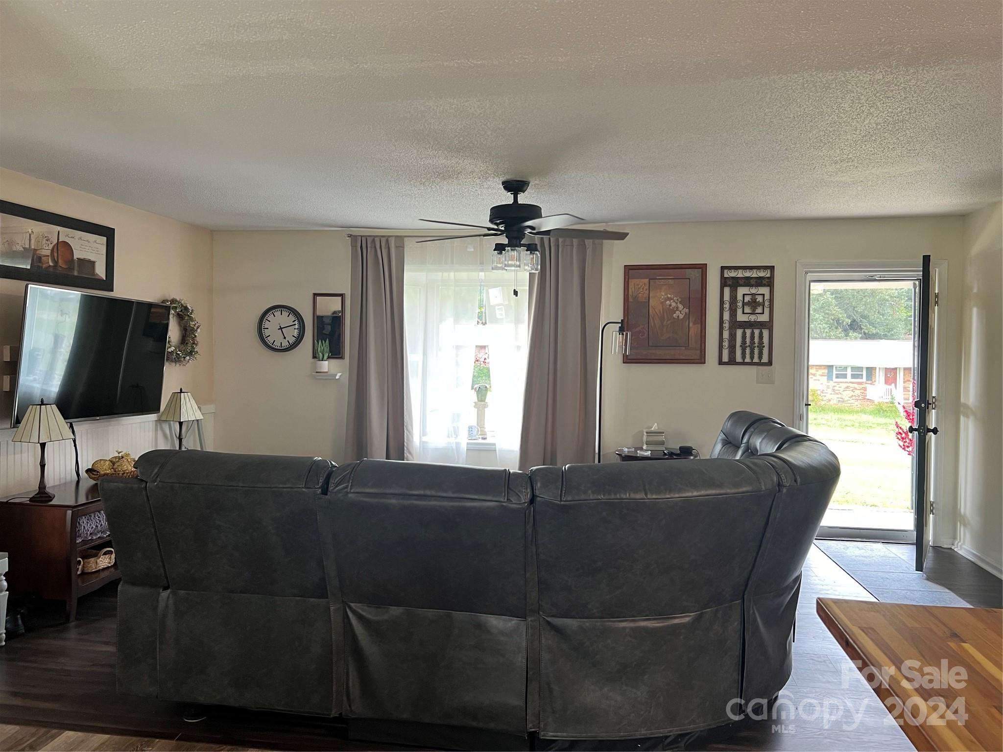 4040 Angus Drive Property Photo 6