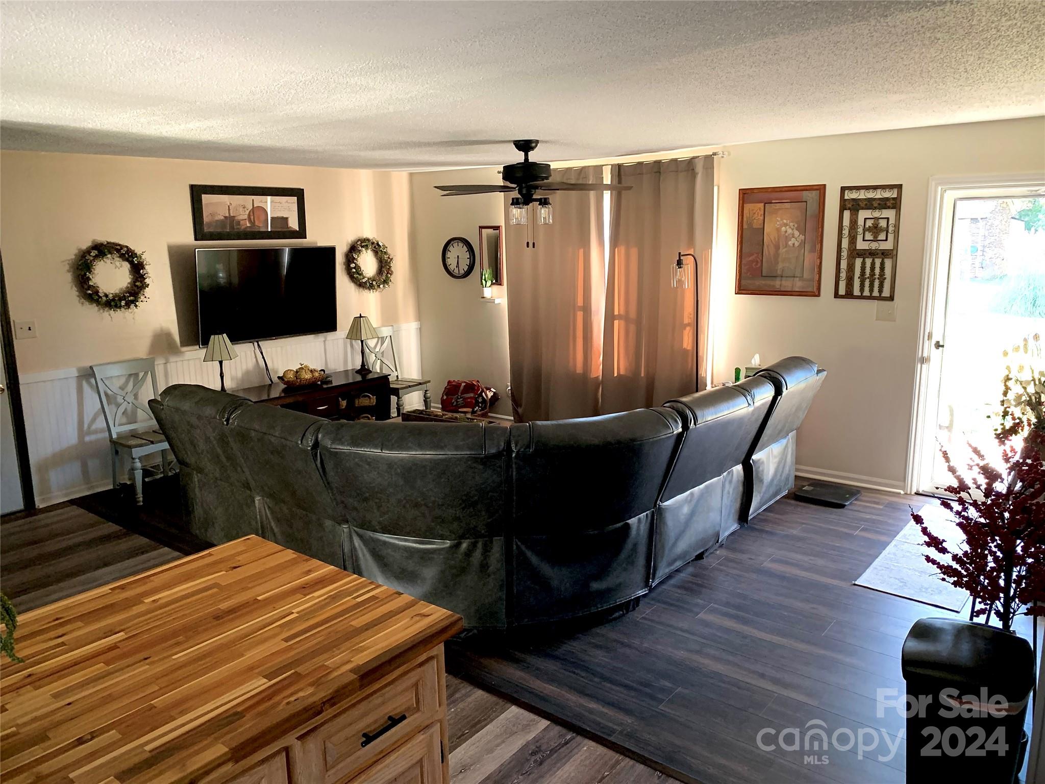4040 Angus Drive Property Photo 7