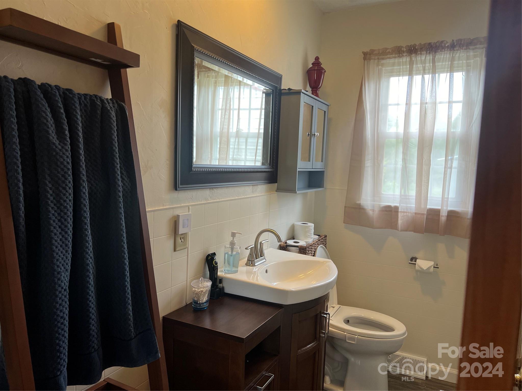 4040 Angus Drive Property Photo 21