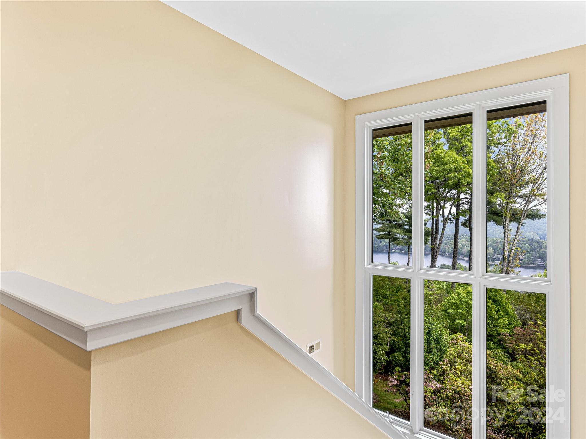 721 Lakeside Drive Property Photo 8