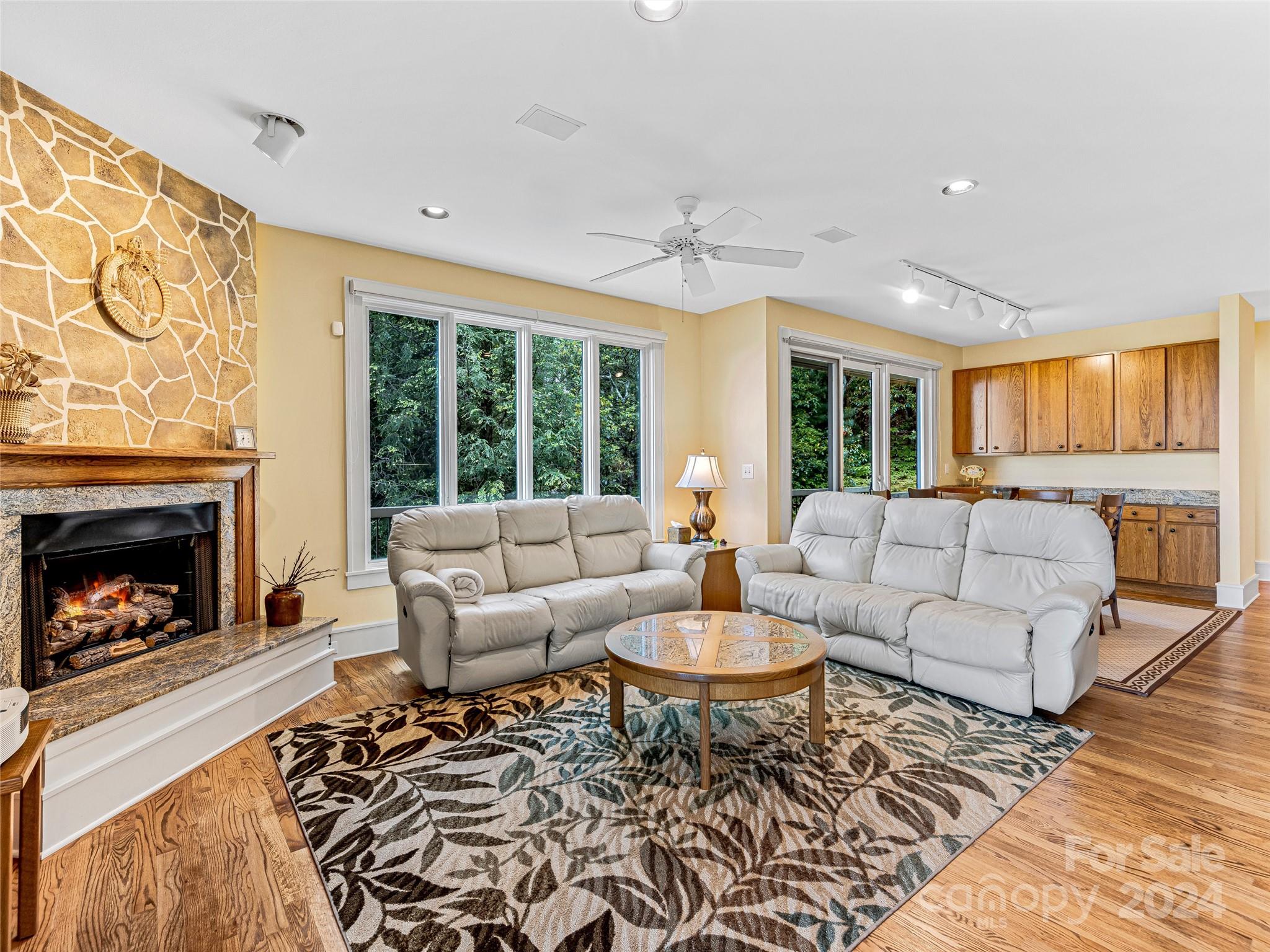 721 Lakeside Drive Property Photo 18
