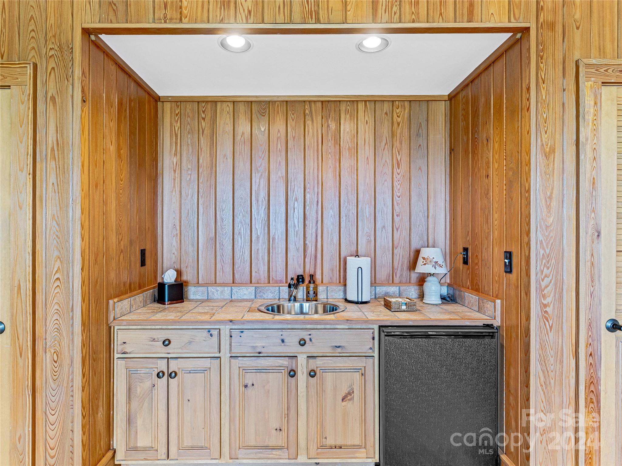 721 Lakeside Drive Property Photo 28