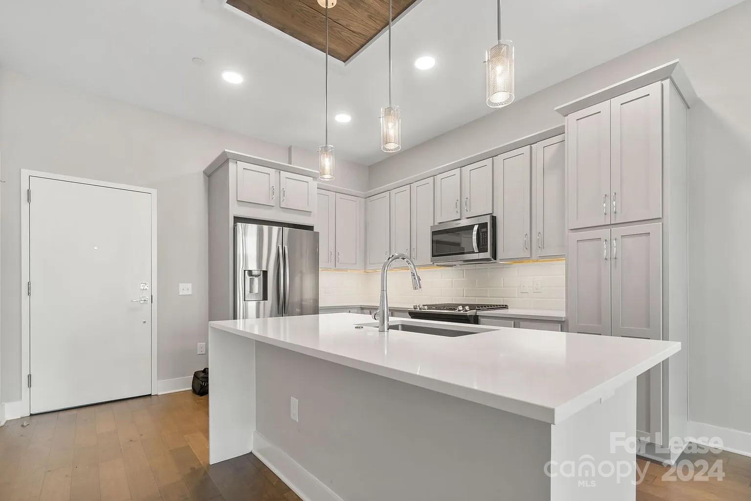 2401 Euclid Avenue 103 Property Photo 2