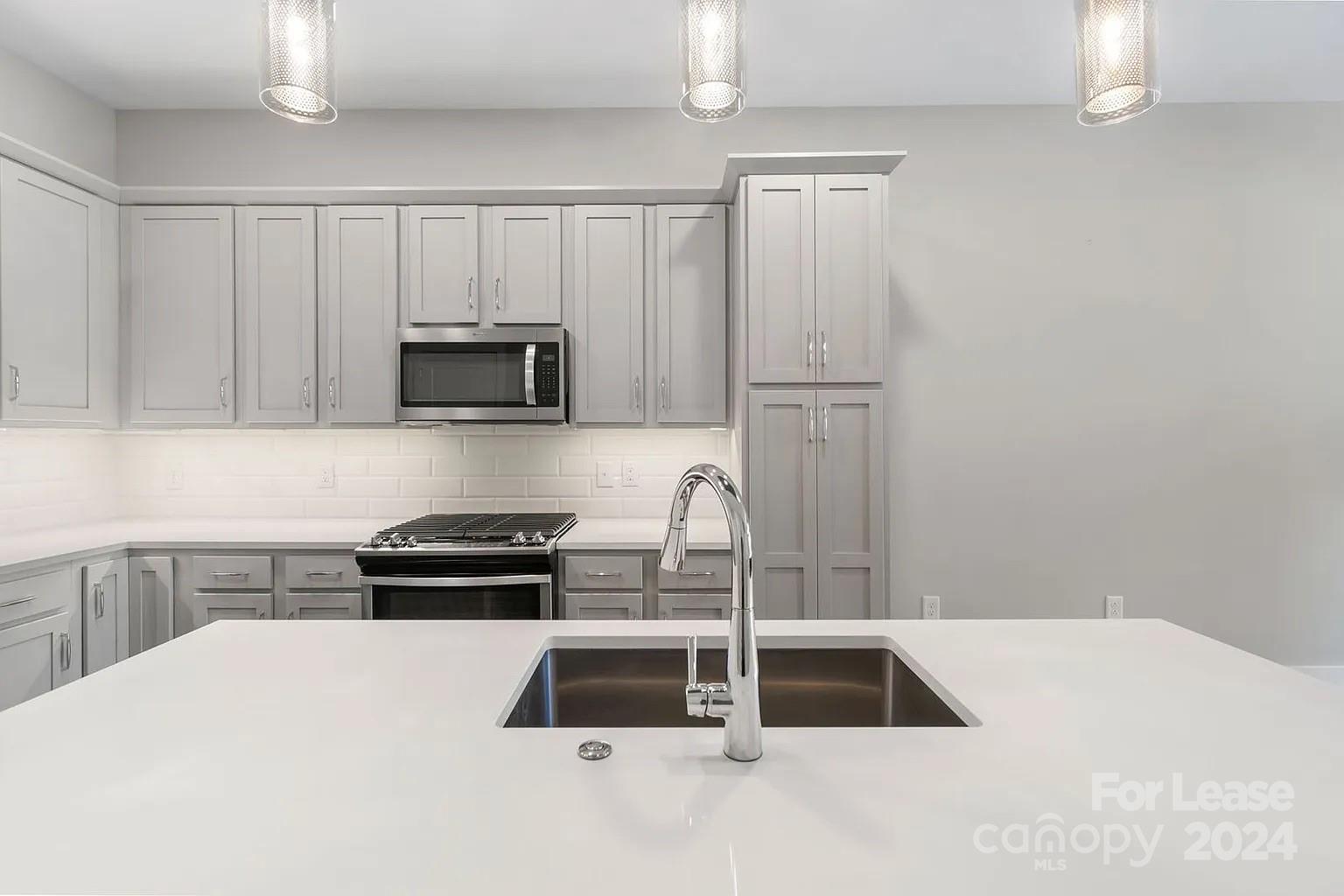 2401 Euclid Avenue 103 Property Photo 4