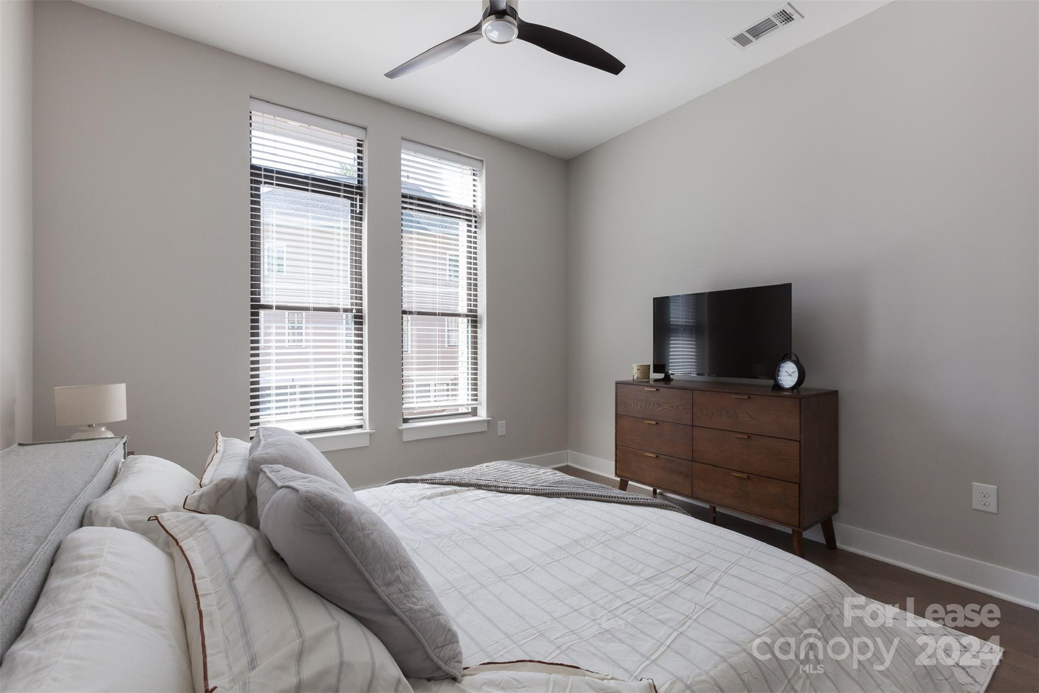 2401 Euclid Avenue 103 Property Photo 8