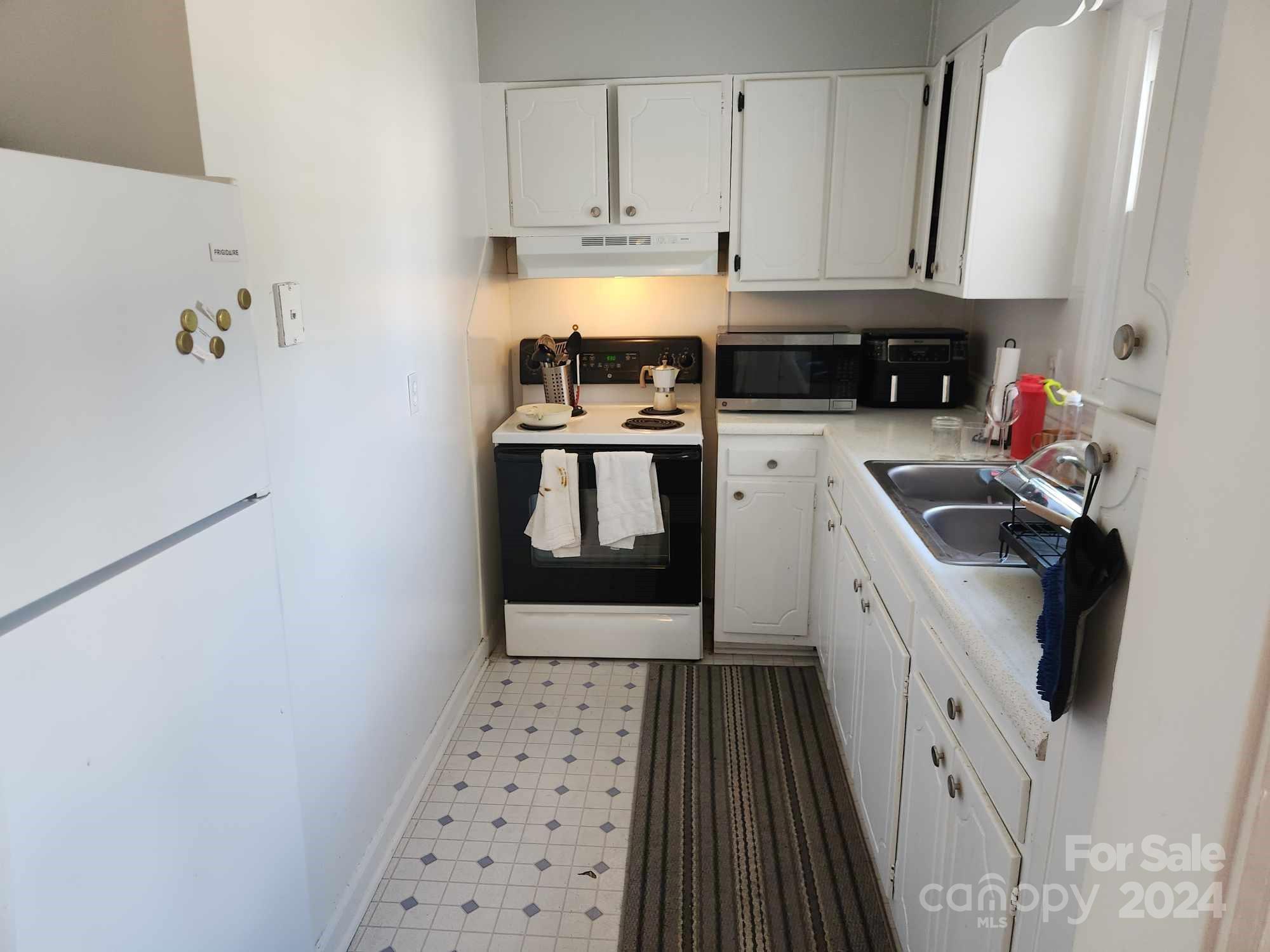 916 Mcalway Road D Property Photo 3