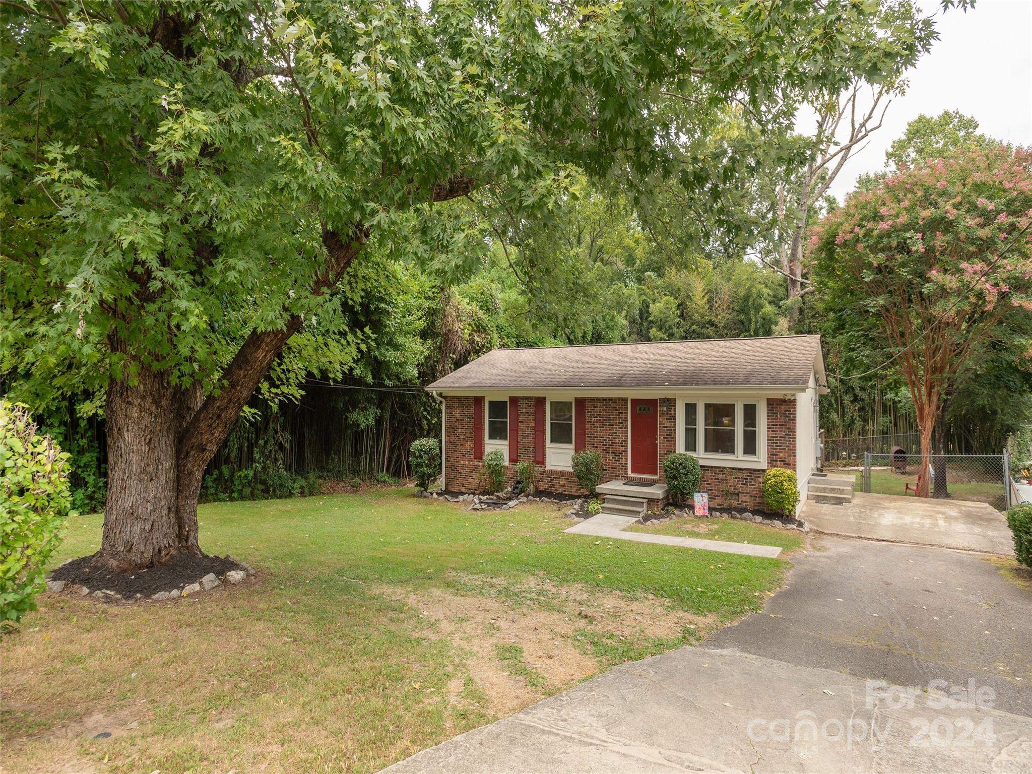 423 Oklahoma Avenue Property Photo 3