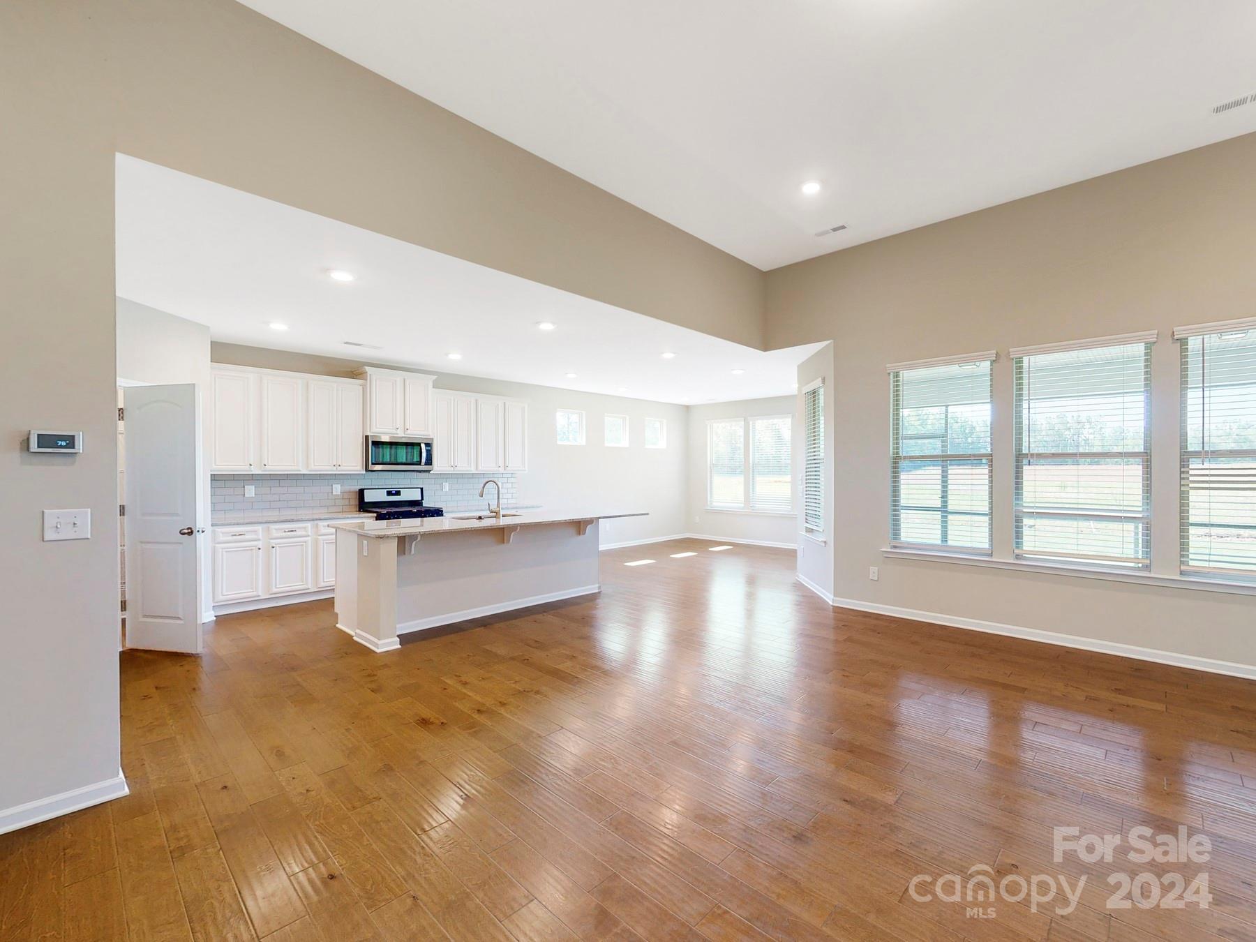 322 Muirfield Way Property Photo 6