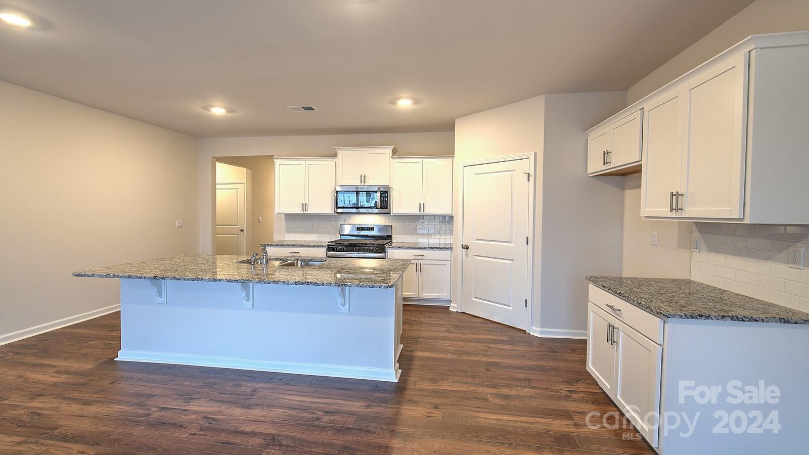 592 Country Oak Drive Property Photo 5
