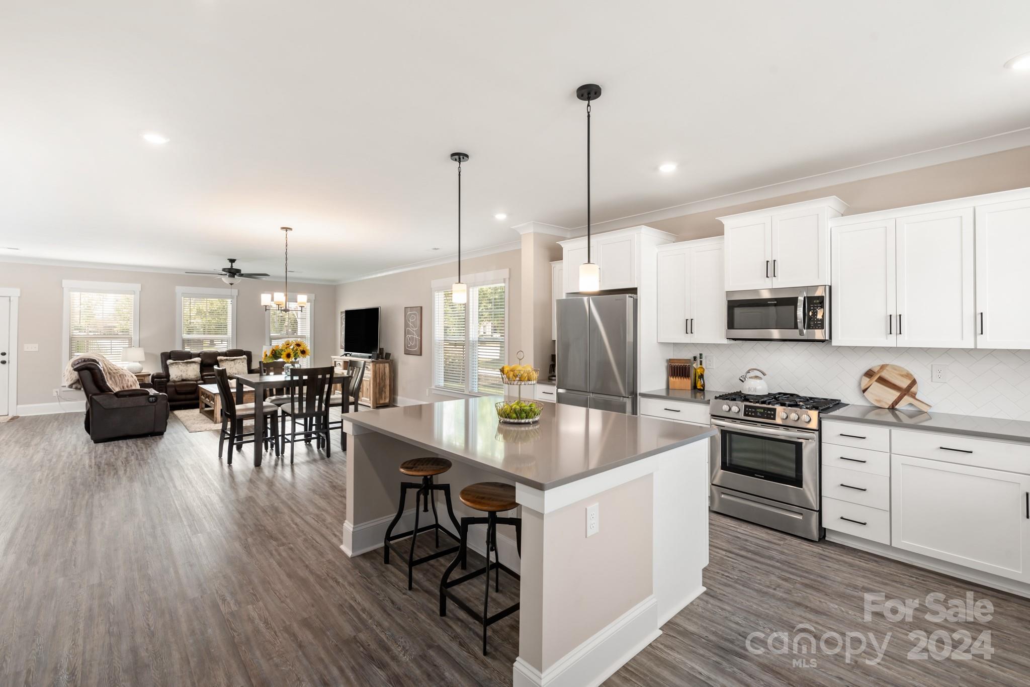 1100 Herrons Ferry Road Property Photo 7