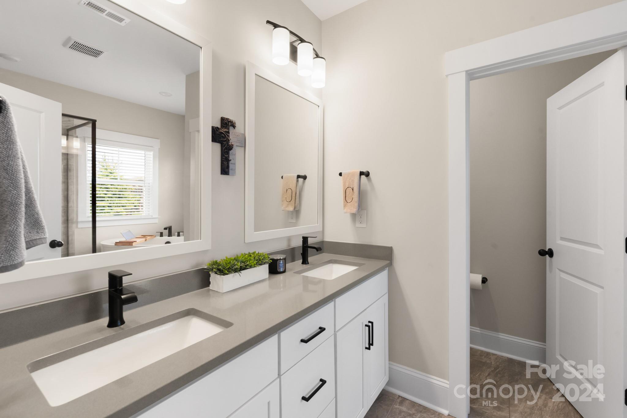 1100 Herrons Ferry Road Property Photo 12