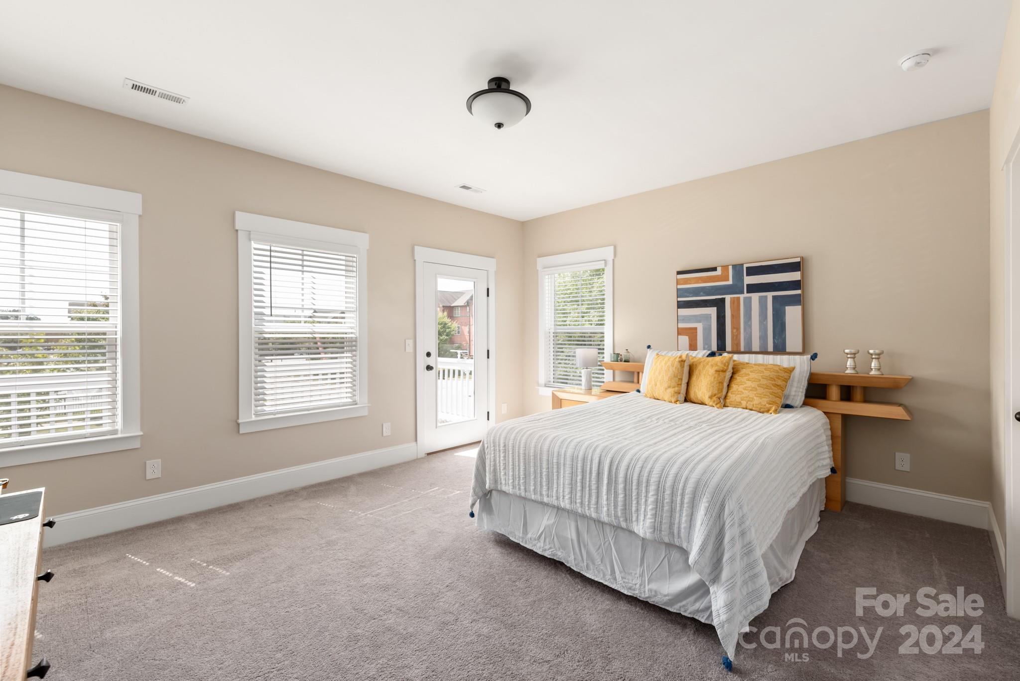 1100 Herrons Ferry Road Property Photo 15