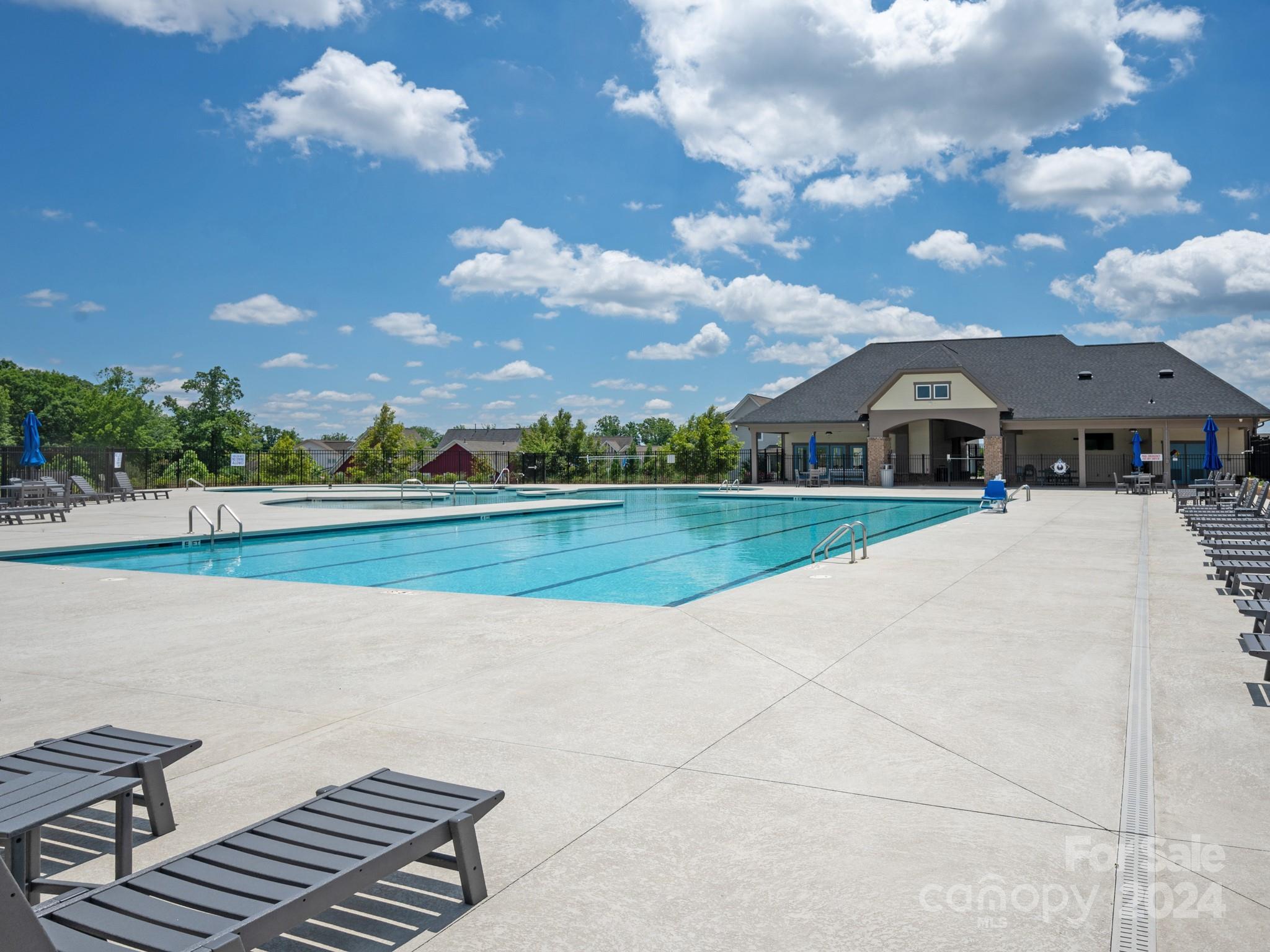 1100 Herrons Ferry Road Property Photo 28