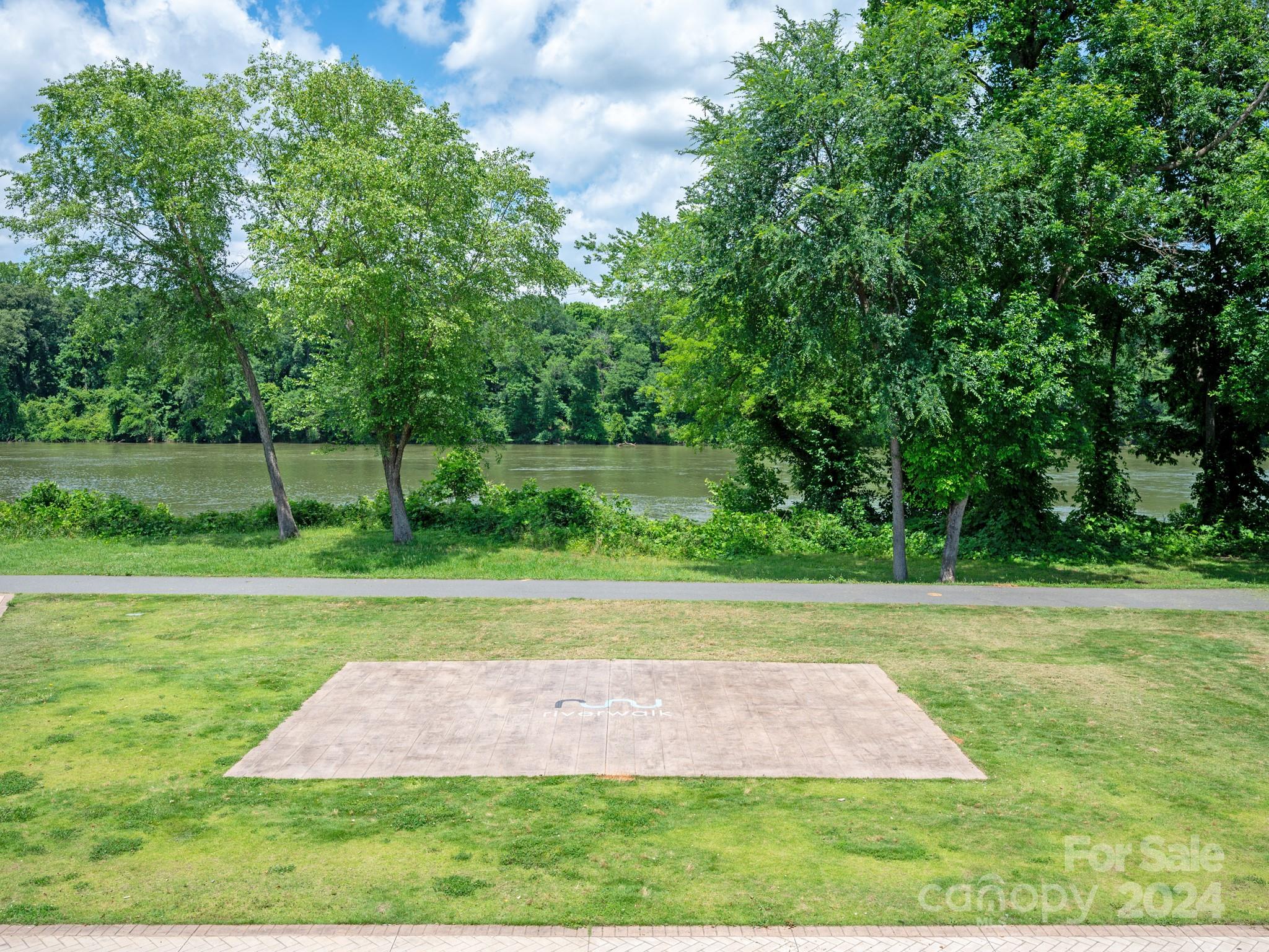 1100 Herrons Ferry Road Property Photo 34