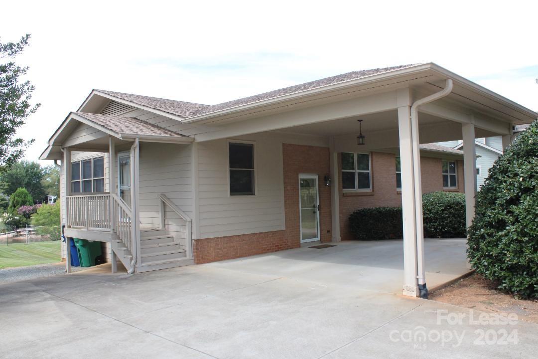21205 Lakeview Circle Property Photo 3