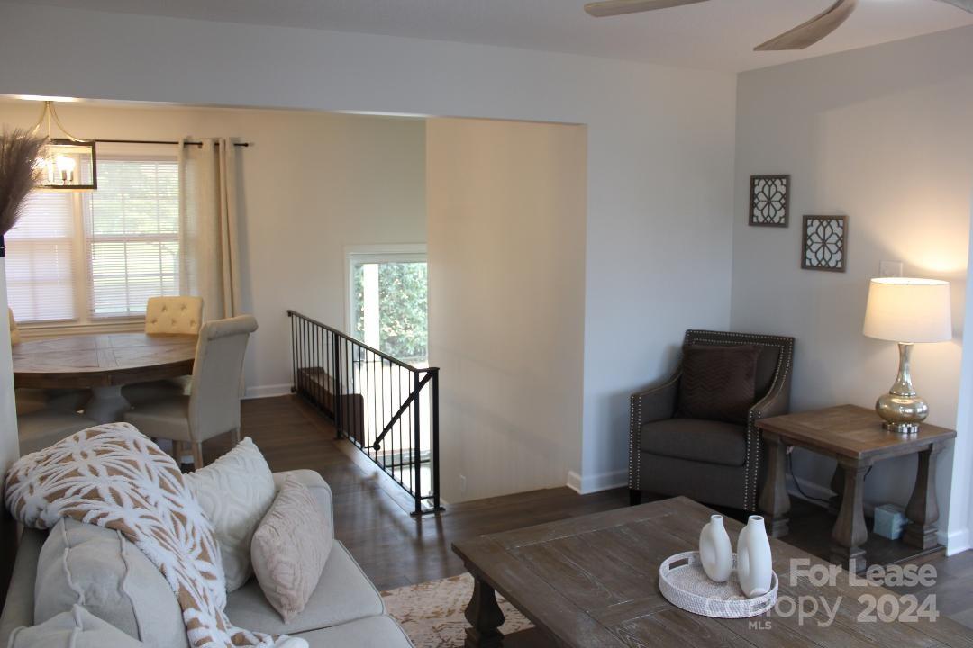 21205 Lakeview Circle Property Photo 4