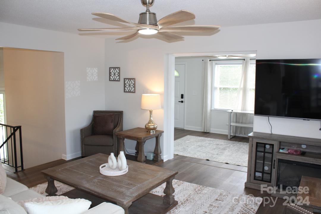 21205 Lakeview Circle Property Photo 5