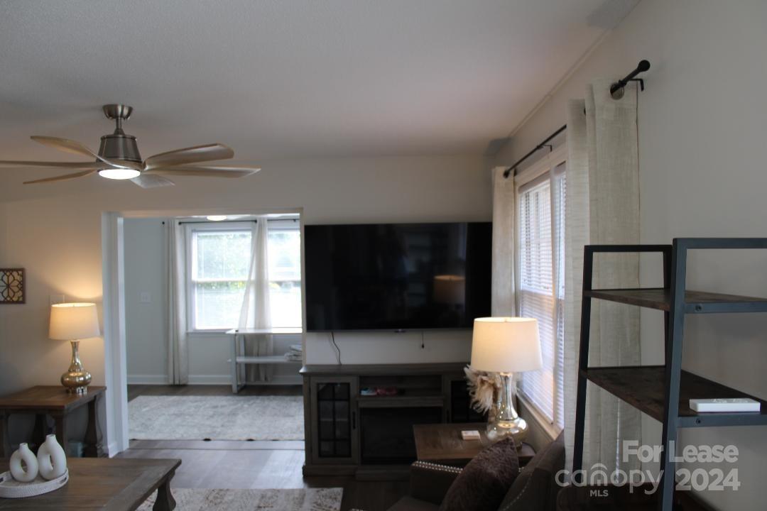 21205 Lakeview Circle Property Photo 6
