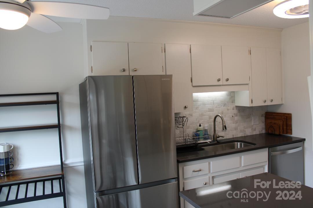 21205 Lakeview Circle Property Photo 9