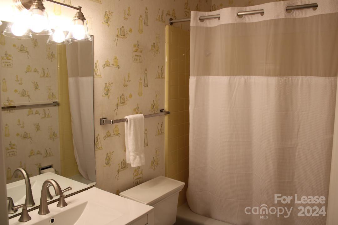 21205 Lakeview Circle Property Photo 14