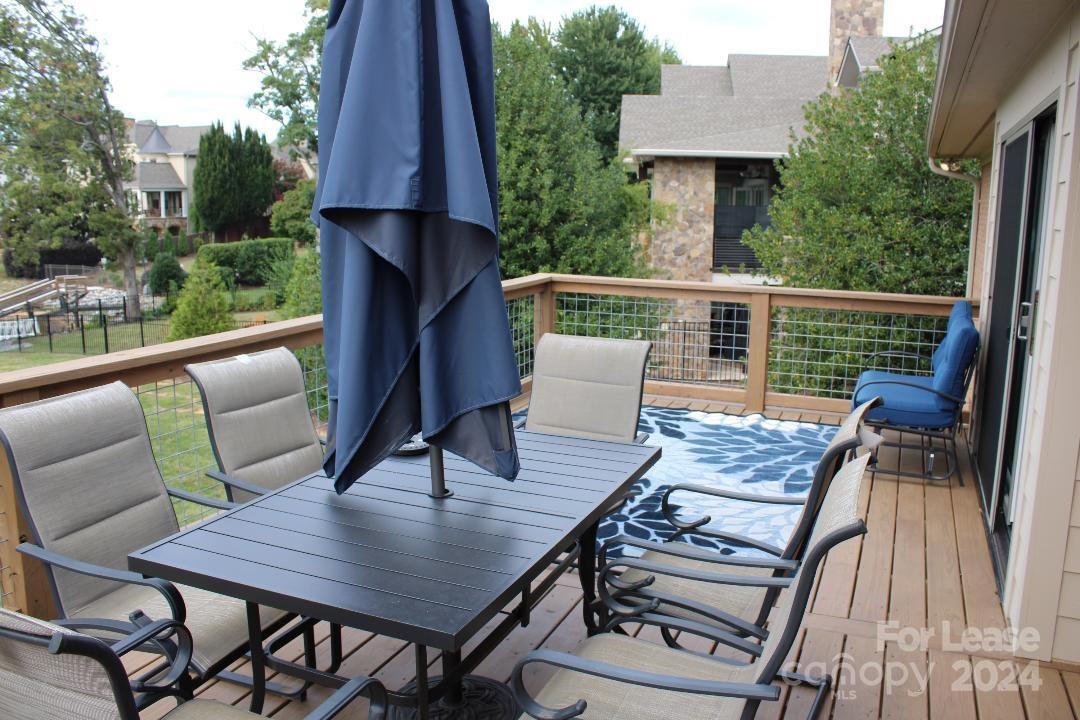21205 Lakeview Circle Property Photo 23