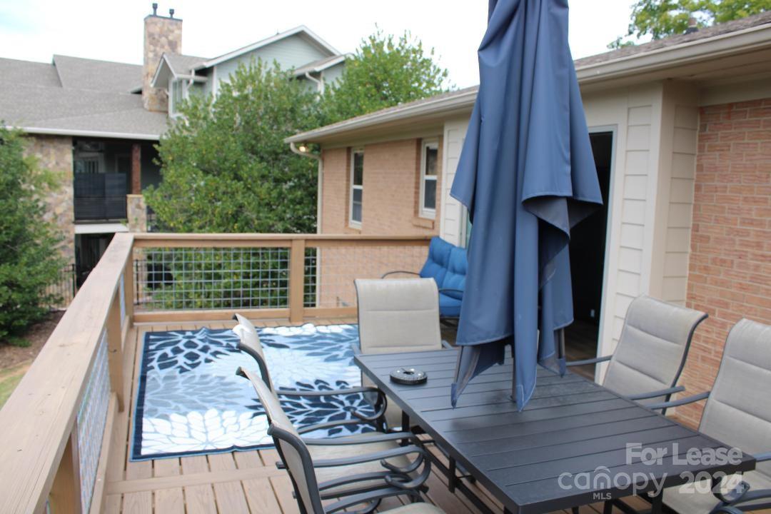 21205 Lakeview Circle Property Photo 24