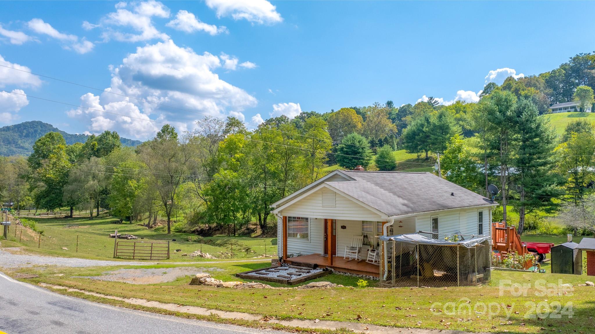 2906 Rabbit Skin Road Property Photo 3