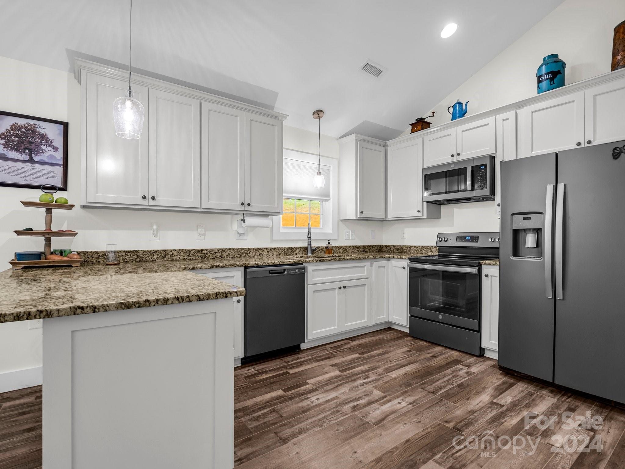 130 Central Park Circle Property Photo 14