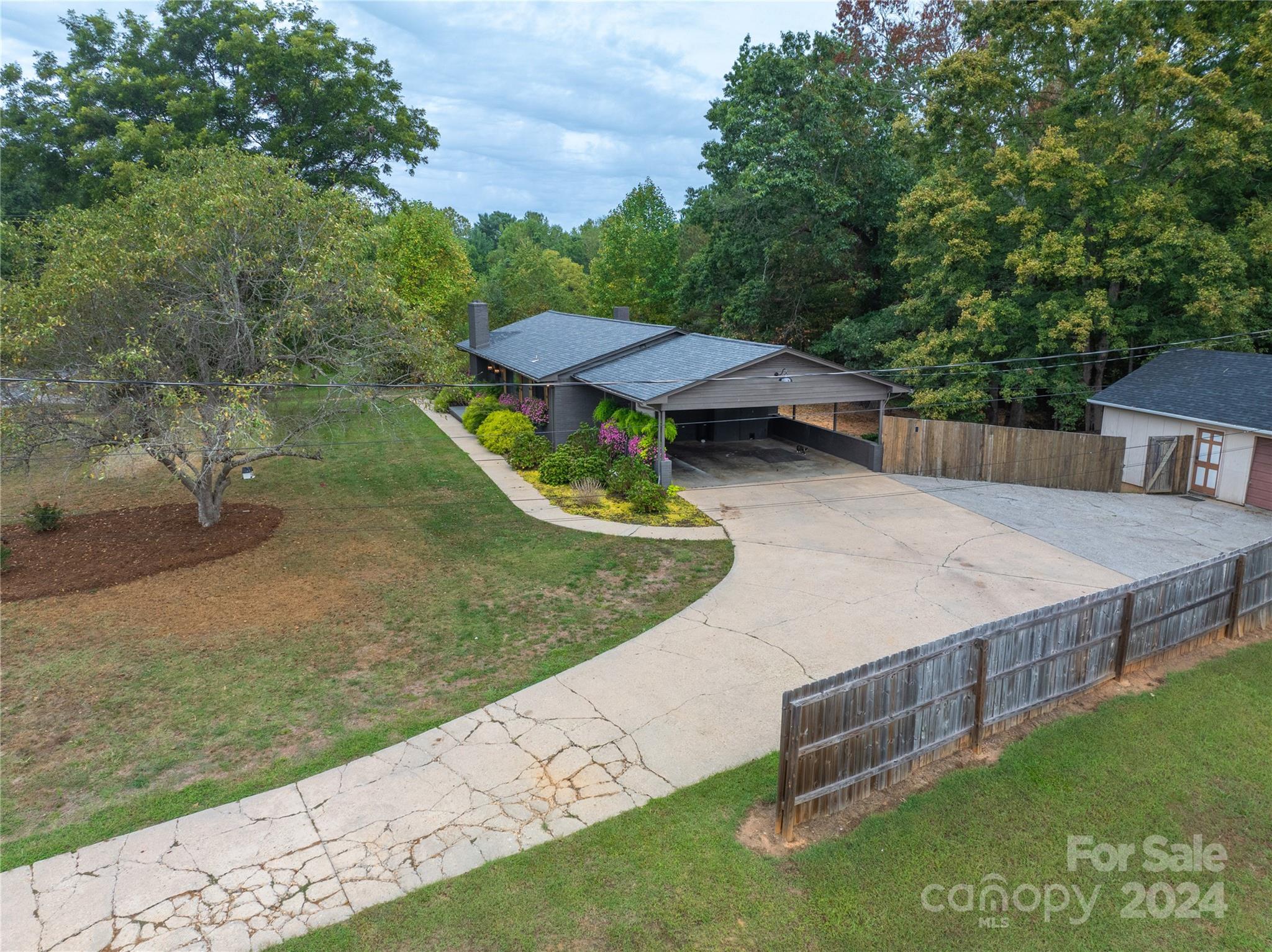 492 Bravard Street Property Photo 2