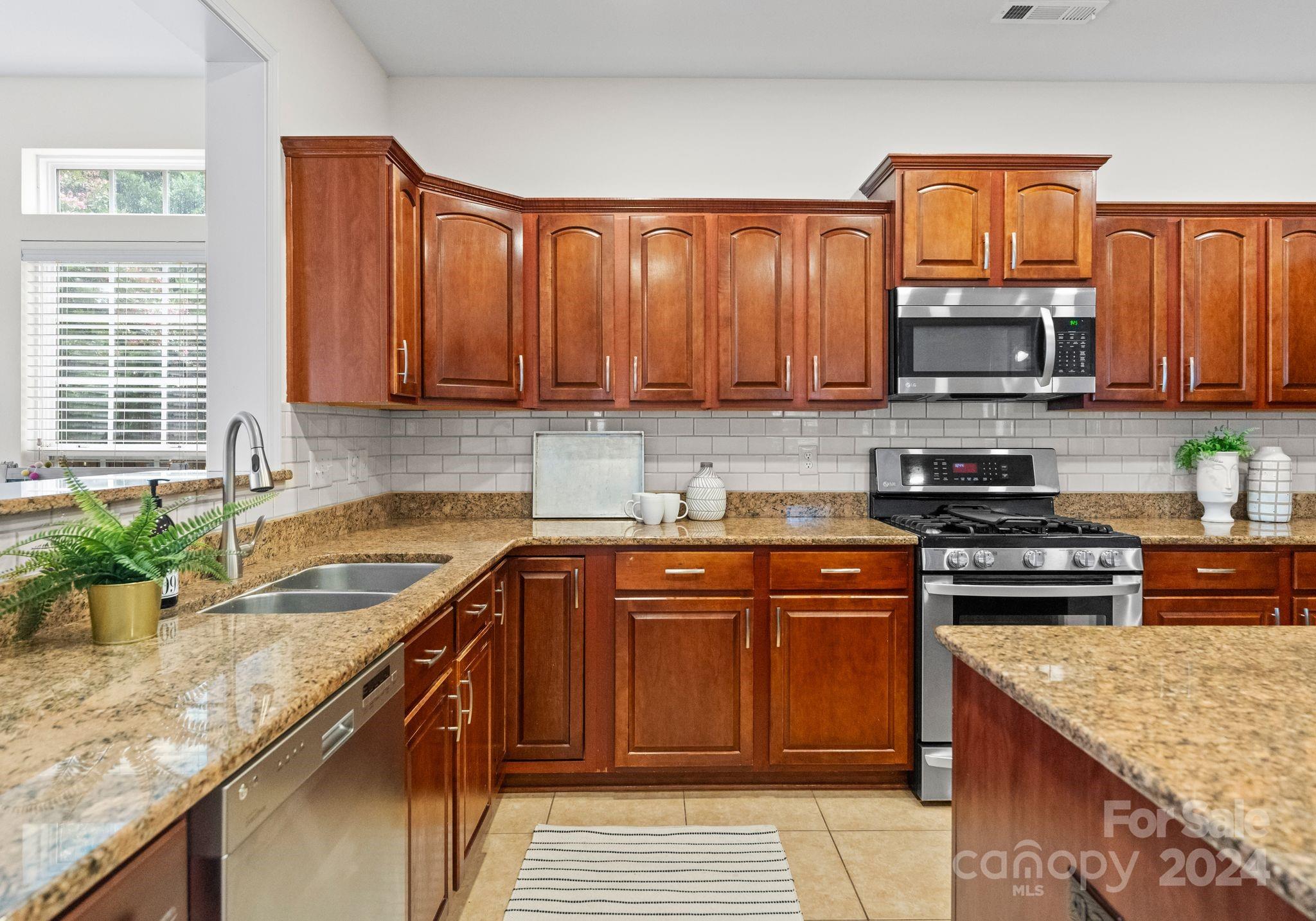 8803 Cool Meadow Drive Property Photo 14