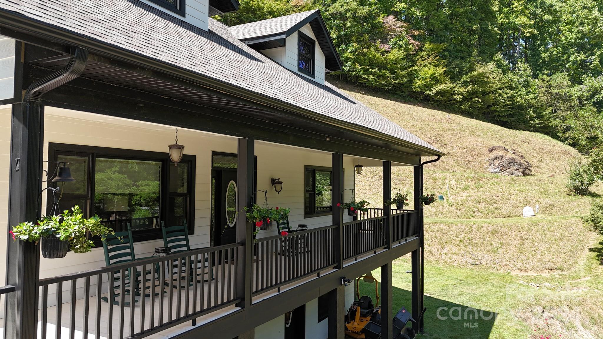 1438 Pumpkintown Road Property Photo 6