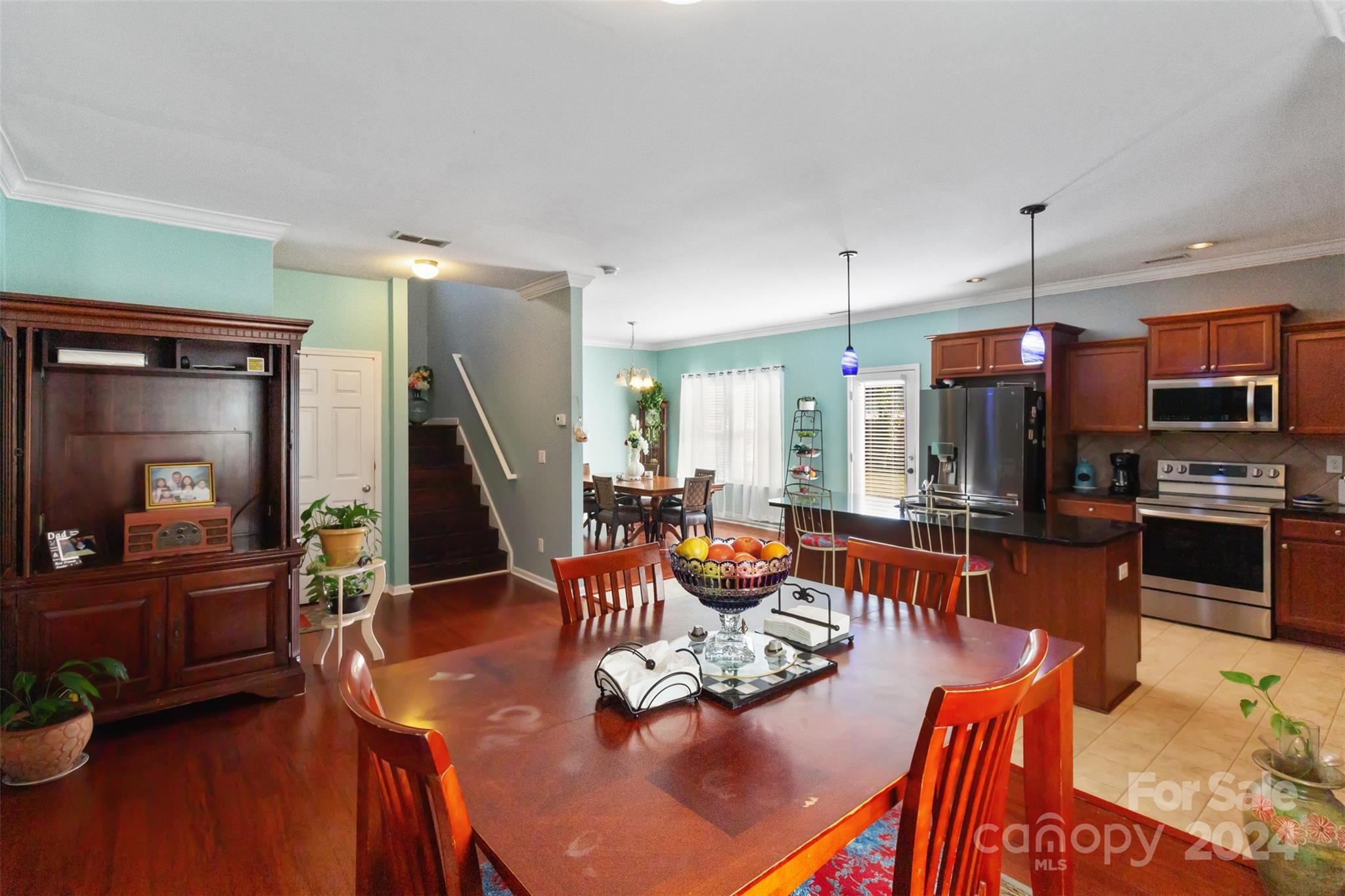 5051 Meanna Drive Property Photo 8